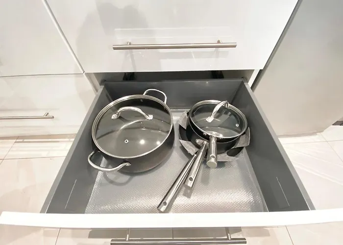 Shineappart Centre * مارماند